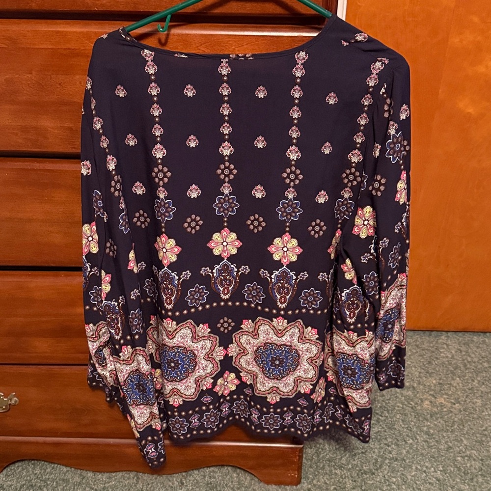 Emery Rose long sleeve tunic EUC size 4xl long sleeve navy blue with pattern - Picture 2 of 3